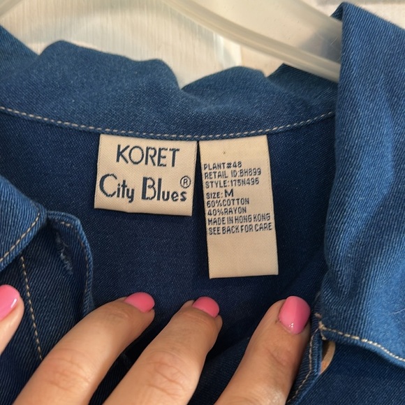 Koret City Blue Blue Buttondown top with details size medium - Picture 4 of 4